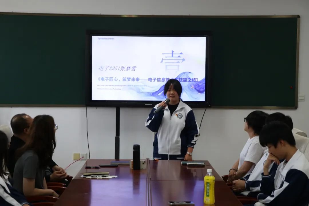 “技” 往开来，匠心筑梦——信息技术系技能周演讲展示圆满举行