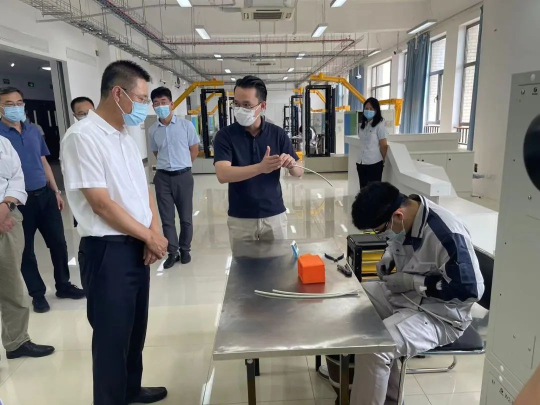 沈超同志检查中秋假期技工院校疫情防控和值班值守工作