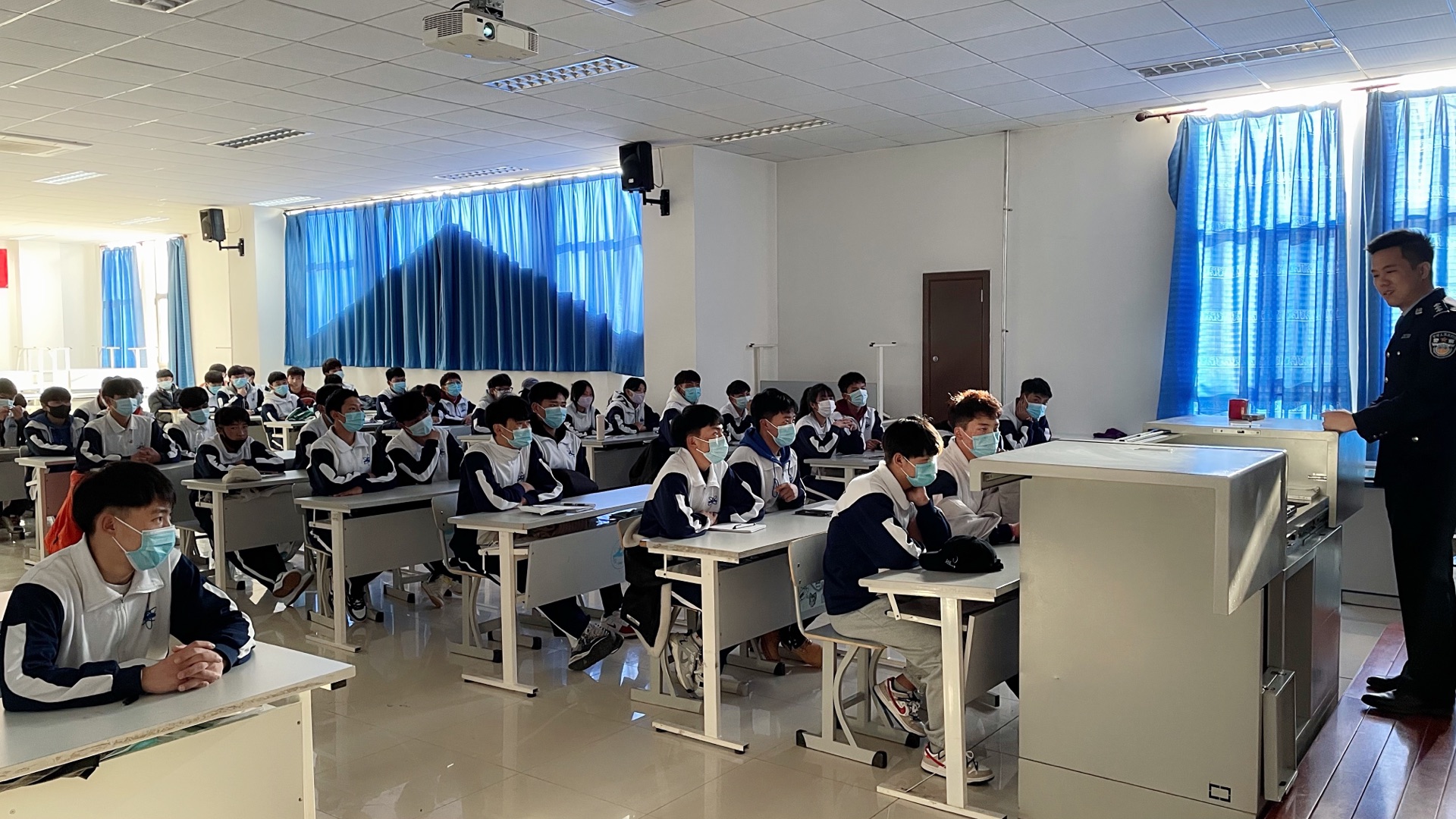 天津市电子信息技师学院